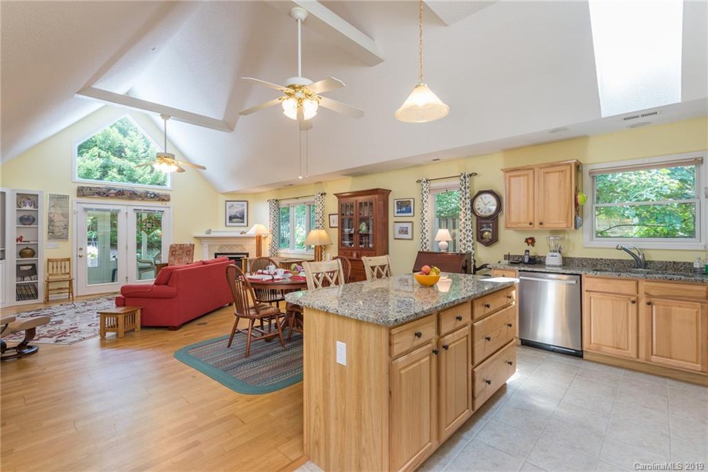 39 Honeycomb Circle Swannanoa NC 28778