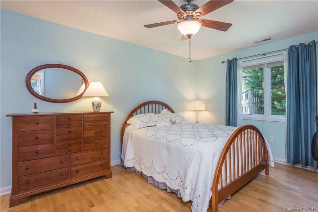 39 Honeycomb Circle Swannanoa NC 28778