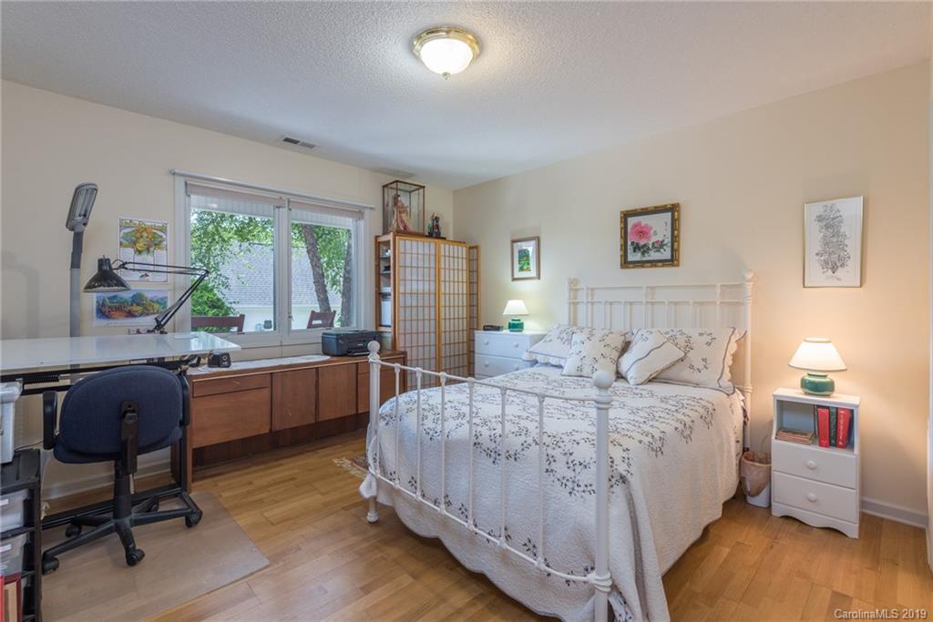 39 Honeycomb Circle Swannanoa NC 28778