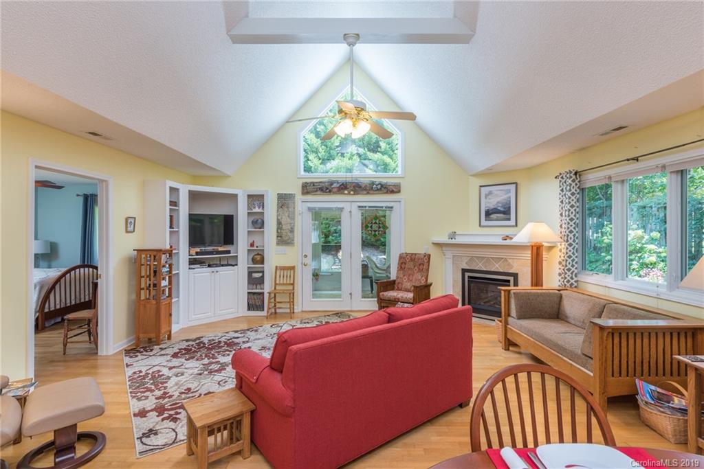 39 Honeycomb Circle Swannanoa NC 28778