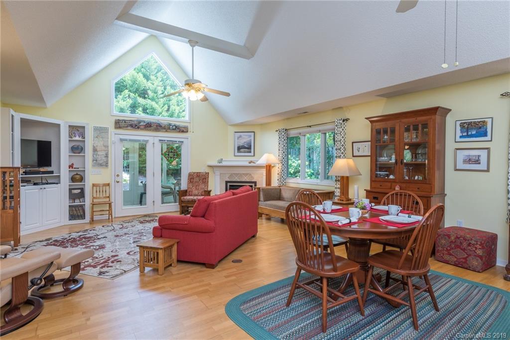 39 Honeycomb Circle Swannanoa NC 28778