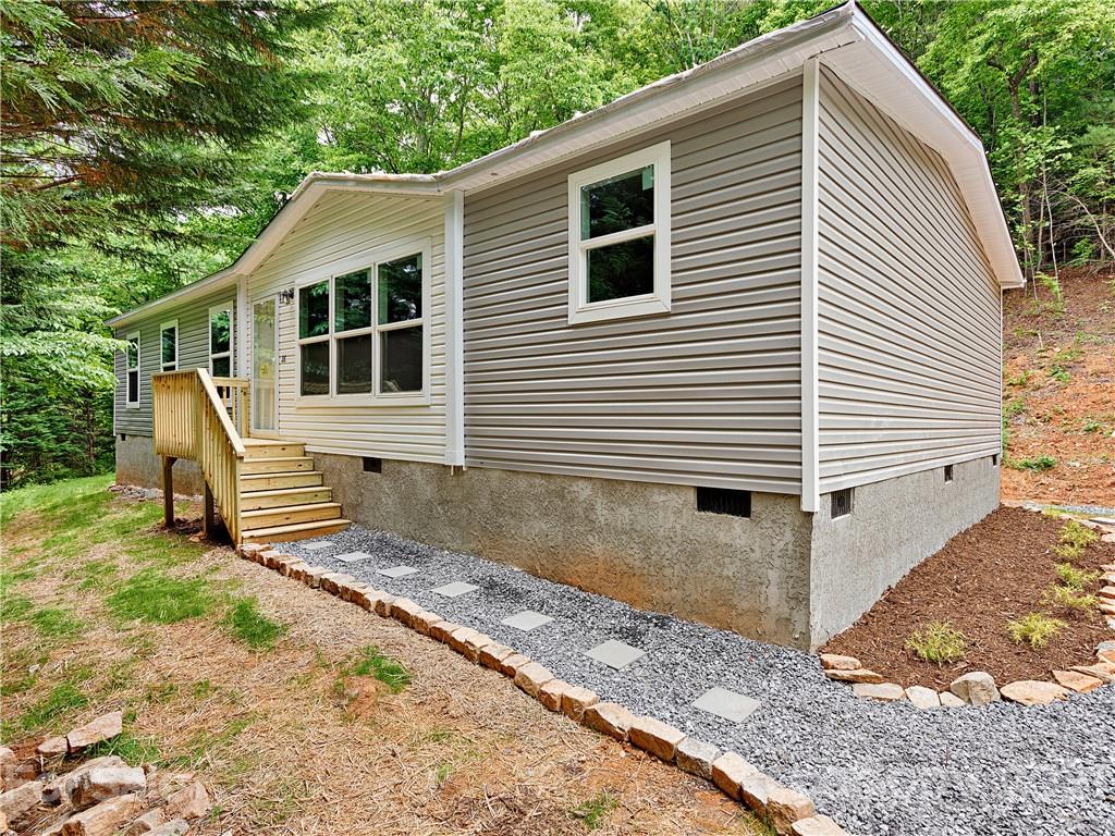 36 Poor Mans Hollow Leicester NC 28748