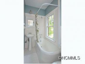 8 Sylvan Avenue Asheville NC 28801