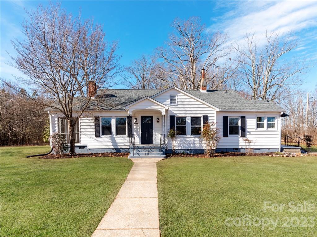 1906 Lynnwood Drive Statesville NC 28677