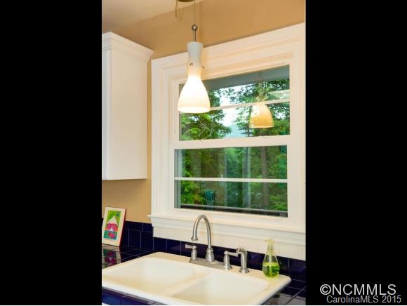 31 Deanwood Circle Asheville NC 28803