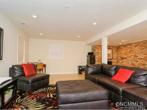31 Deanwood Circle Asheville NC 28803