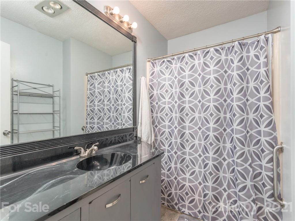 62 Lenoir Circle Waynesville NC 28786