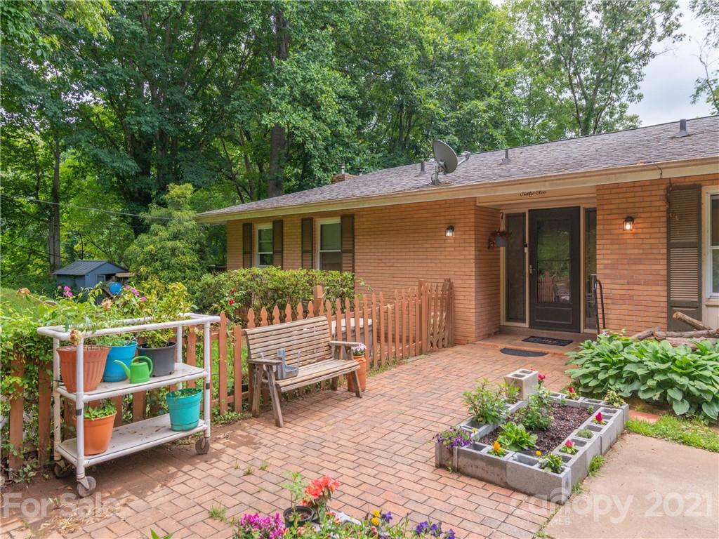 62 Lenoir Circle Waynesville NC 28786