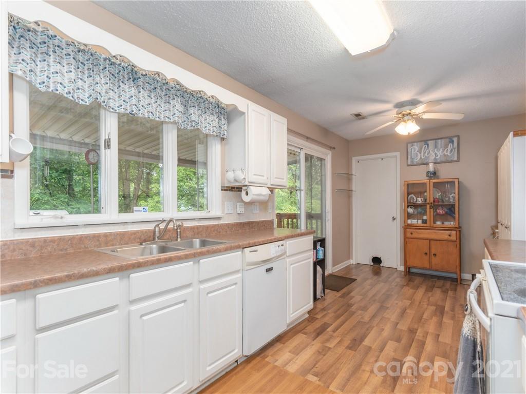 62 Lenoir Circle Waynesville NC 28786