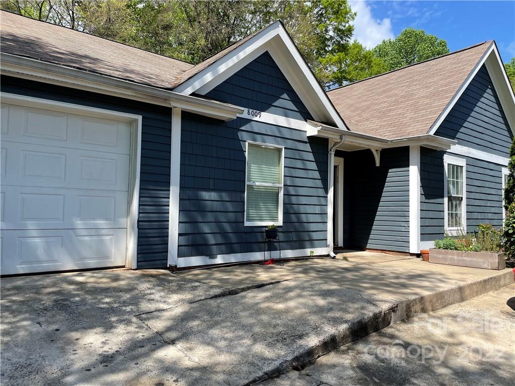 8009 Ivory Court Charlotte NC 28215