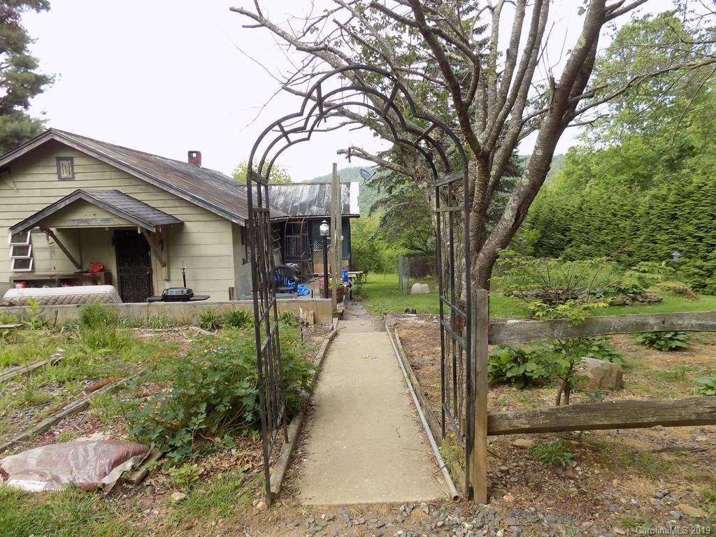 1596 Dix Creek Road Canton NC 28716