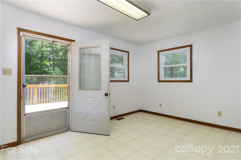 112 Azalea Avenue Swannanoa NC 28778