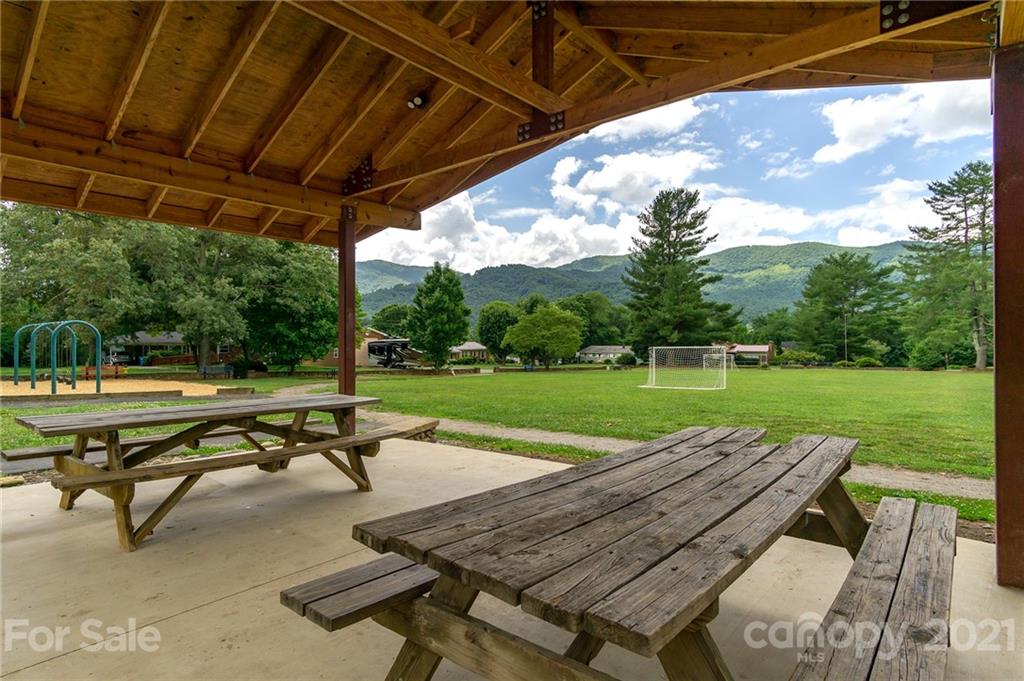112 Azalea Avenue Swannanoa NC 28778