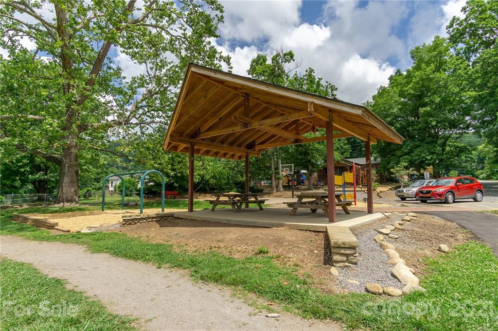 112 Azalea Avenue Swannanoa NC 28778