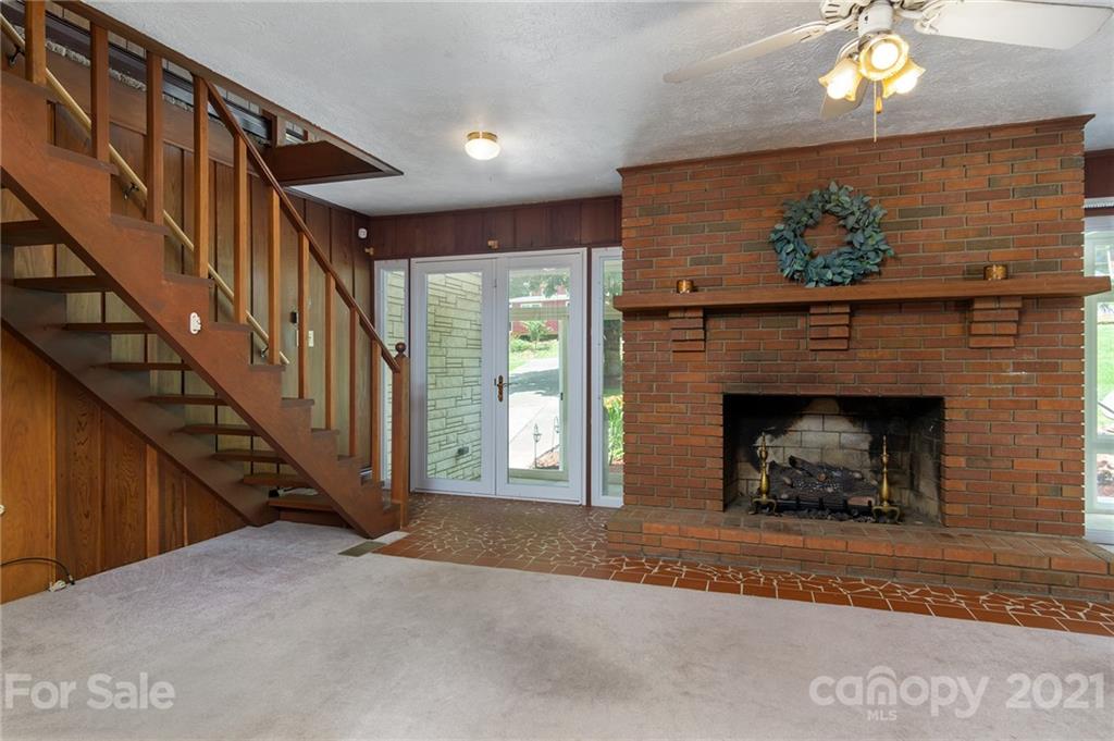 112 Azalea Avenue Swannanoa NC 28778