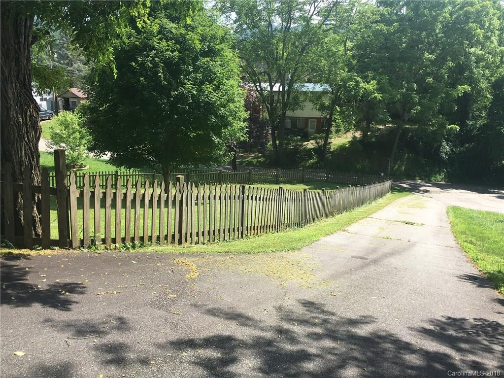 6 Yellow Brick Lane Burnsville NC 28714