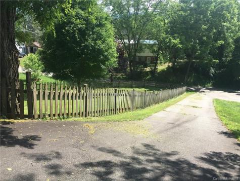 6 Yellow Brick Lane Burnsville NC 28714