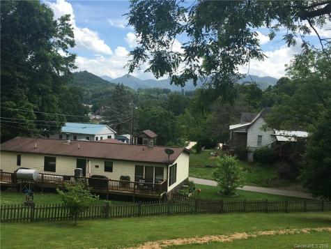 6 Yellow Brick Lane Burnsville NC 28714