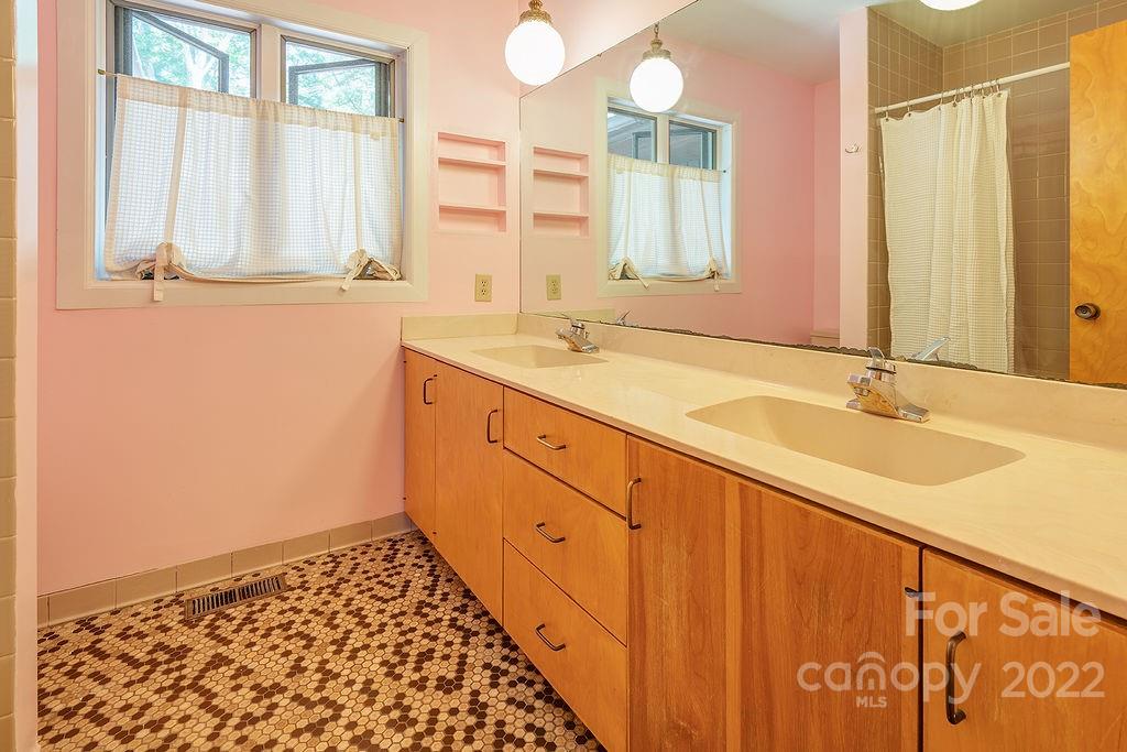15 Gardenwood Drive Asheville NC 28803