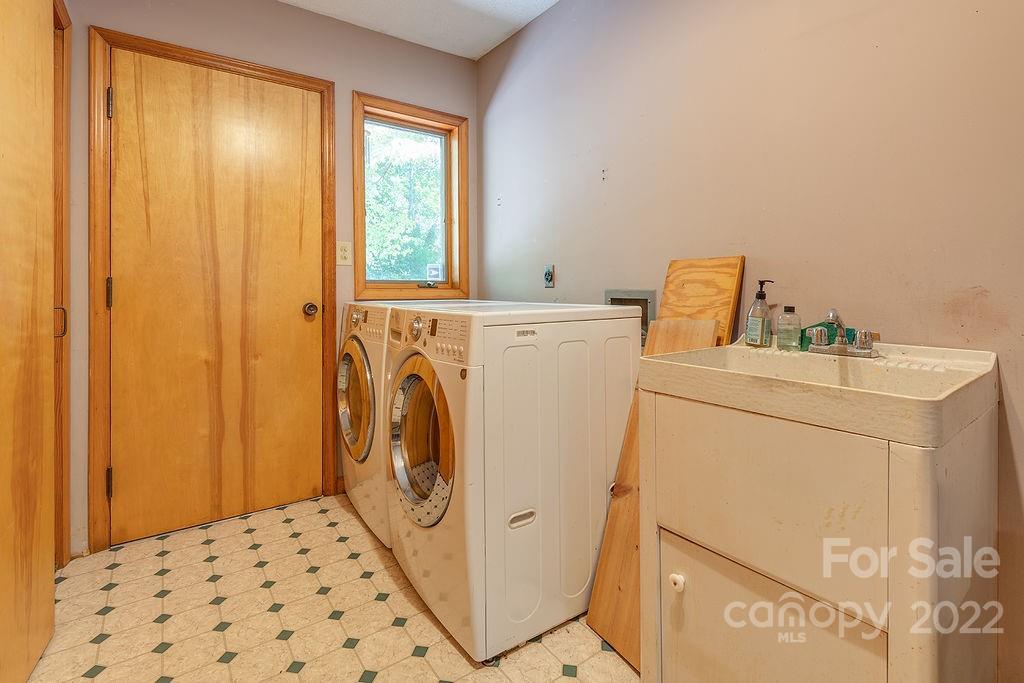 15 Gardenwood Drive Asheville NC 28803