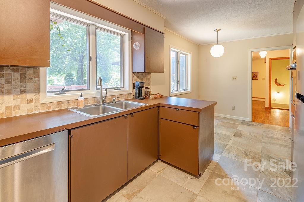 15 Gardenwood Drive Asheville NC 28803