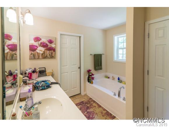 26 Berachah Valley Place Asheville NC 28805