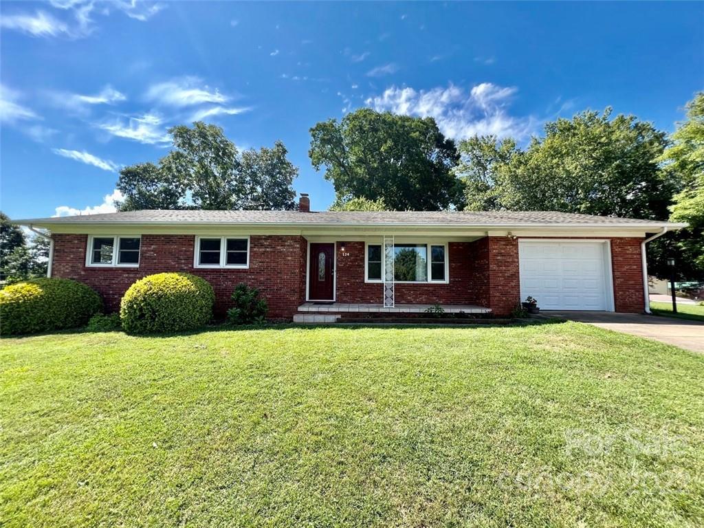 124 Leaf Lane Clyde NC 28721