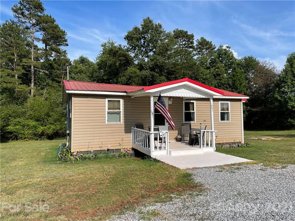 461 B And S Lane Hickory NC 28601