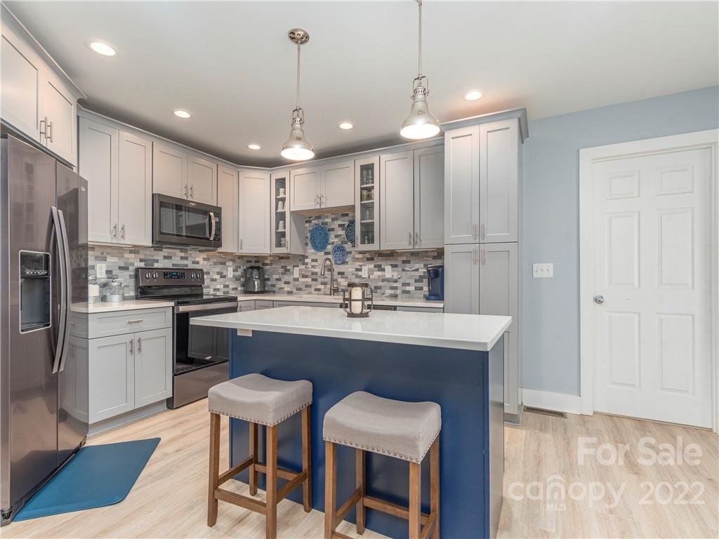 31 Oak Mountain Drive Leicester NC 28748
