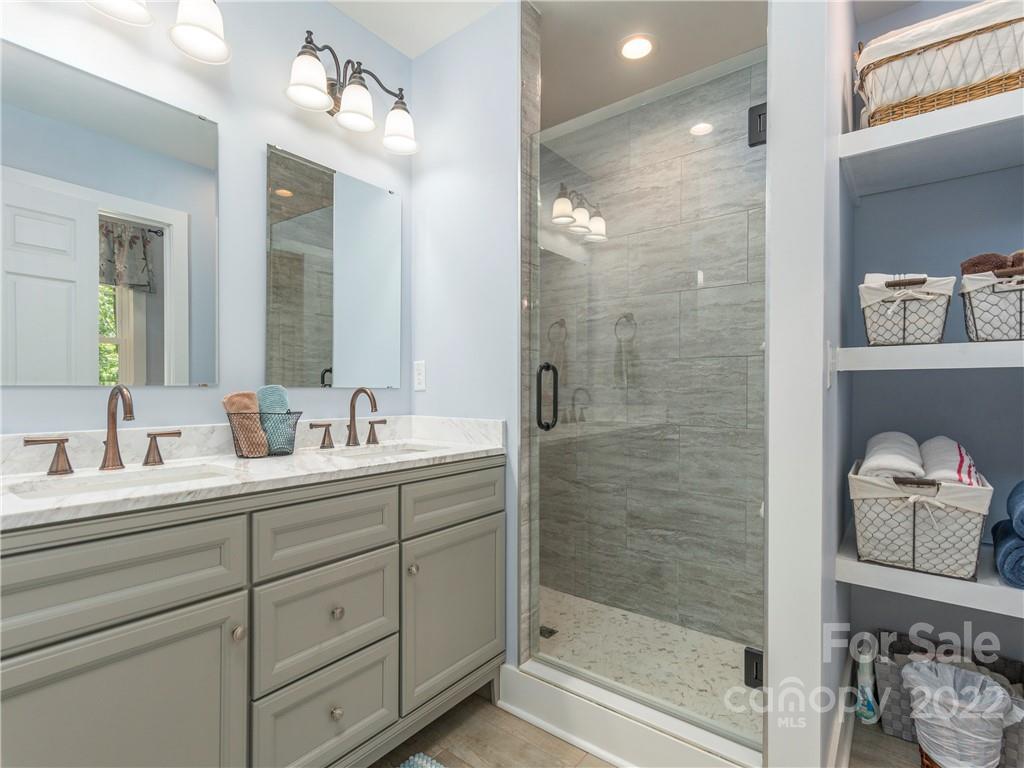 31 Oak Mountain Drive Leicester NC 28748