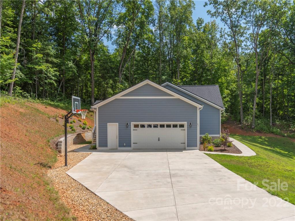 31 Oak Mountain Drive Leicester NC 28748