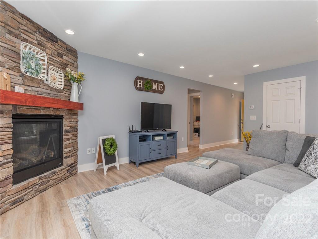 31 Oak Mountain Drive Leicester NC 28748