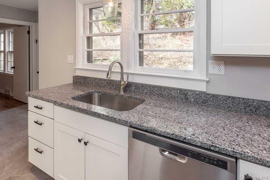 6 Pinecroft Place Asheville NC 28804