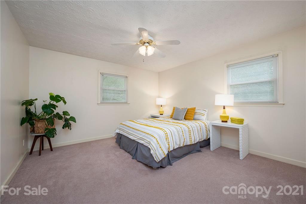 15 Buckner Way Fairview NC 28730