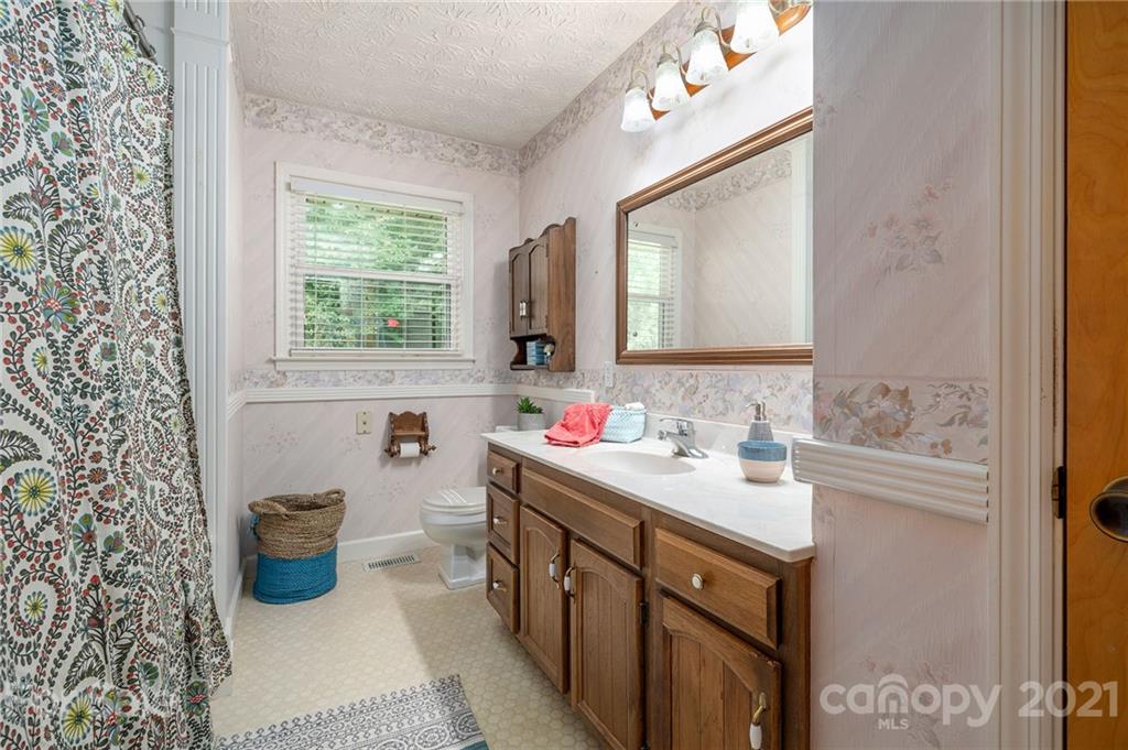 15 Buckner Way Fairview NC 28730