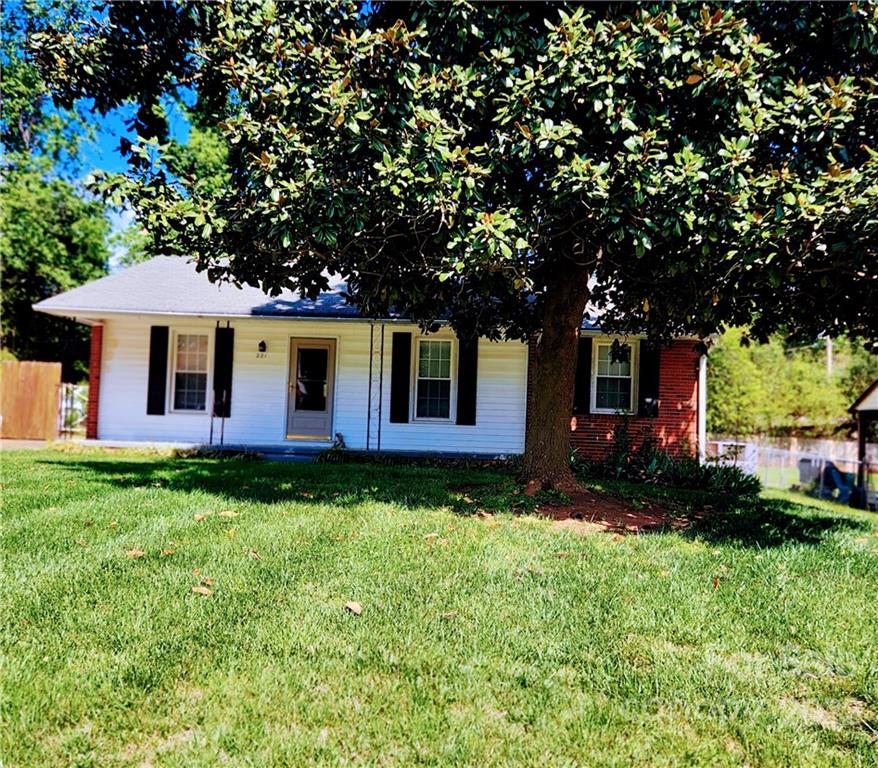 221 Scottie Place Charlotte NC 28217