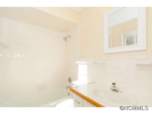 23 Deanwood Circle Asheville NC 28803