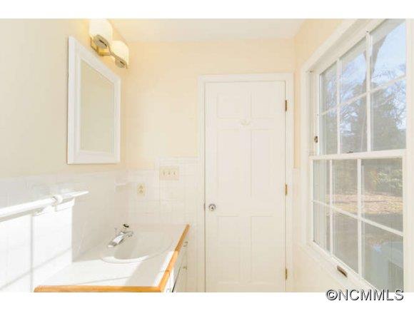 23 Deanwood Circle Asheville NC 28803
