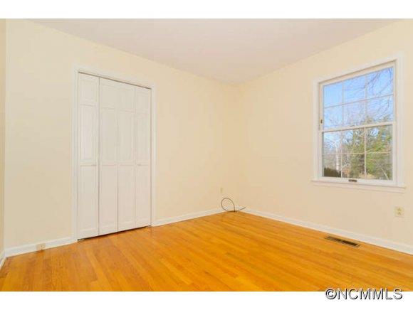23 Deanwood Circle Asheville NC 28803