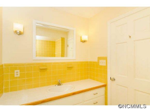 23 Deanwood Circle Asheville NC 28803