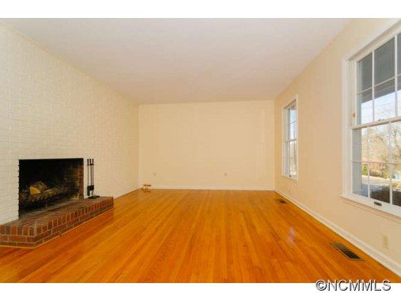 23 Deanwood Circle Asheville NC 28803