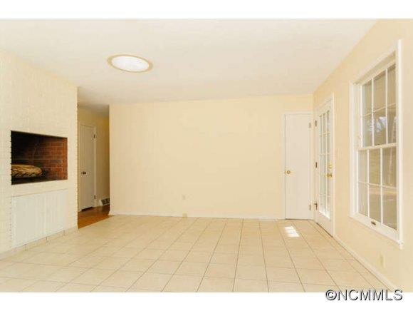23 Deanwood Circle Asheville NC 28803