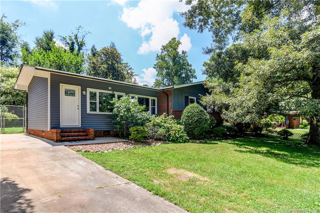1320 Forest Park Drive Statesville NC 28677