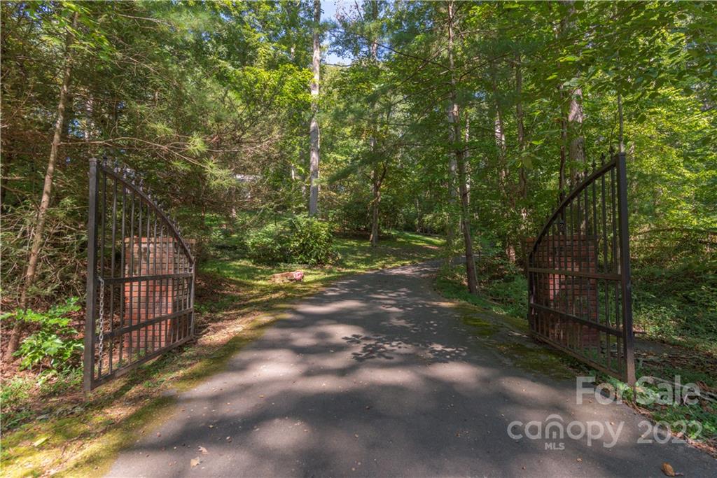 37 Acorn Road Asheville NC 28804