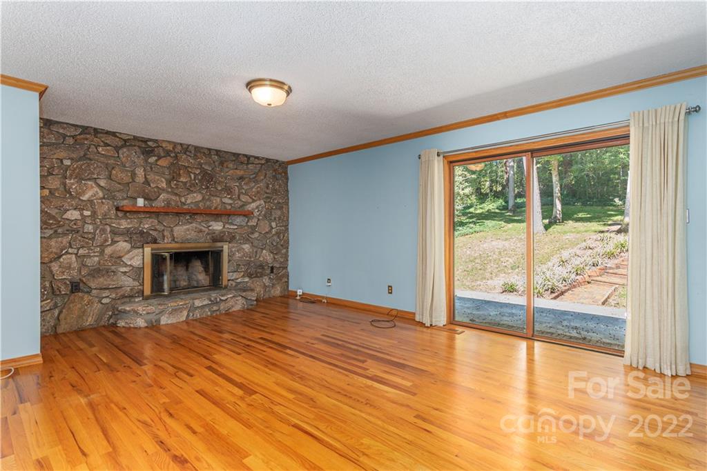 37 Acorn Road Asheville NC 28804