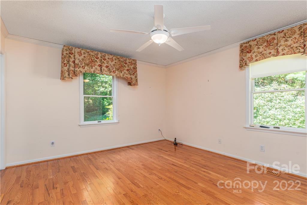 37 Acorn Road Asheville NC 28804