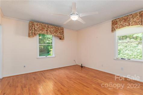 37 Acorn Road Asheville NC 28804