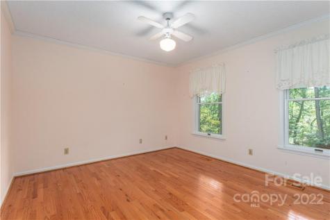 37 Acorn Road Asheville NC 28804