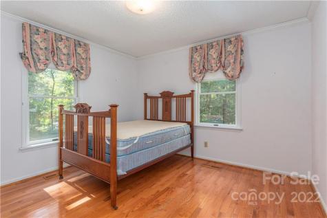 37 Acorn Road Asheville NC 28804