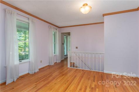 37 Acorn Road Asheville NC 28804